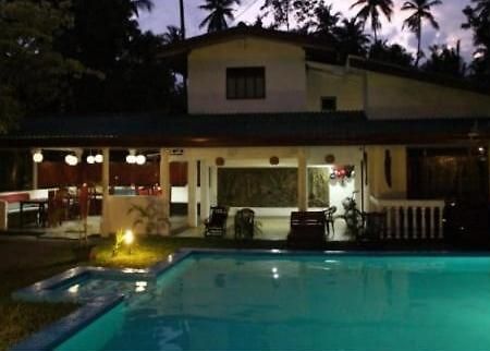 Vidisa Villas Hikkaduwa Buitenkant foto